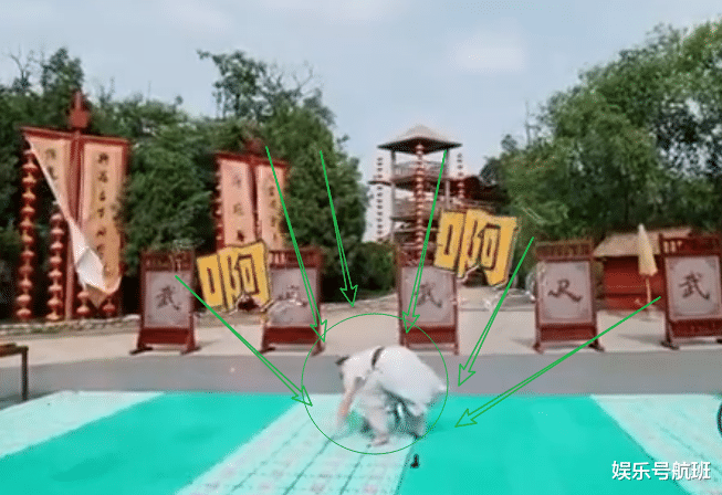 「沙溢」《奔跑吧》沙溢走到半路倒地，拉近镜头，发现节目组够“狠”心