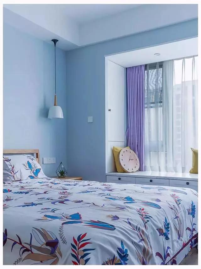 |头一次看到卧室飘窗这样装,太美观实用了,相当于多了间房