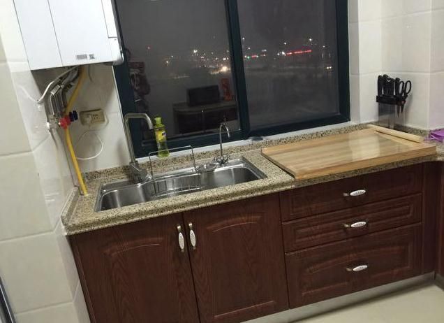 []135㎡新房交给爸妈装修，硬装挺大气的，尽管沙发搭配不太入眼