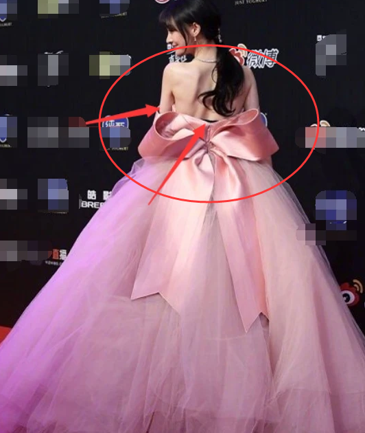 #郑爽#郑爽体重88斤，杨紫体重106斤，两人同时穿少女裙，差距都在背影上了