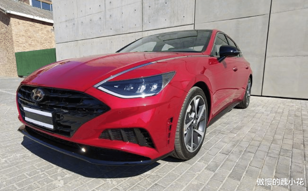 「现代索纳塔」北京现代“10代索纳塔”正式到店，造型比K5还夸张，内饰不再低调