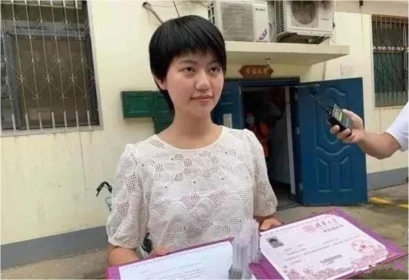 清华大学|学霸女生直呼“考砸了”，梦碎北大，却被清华录取，网友炸锅了