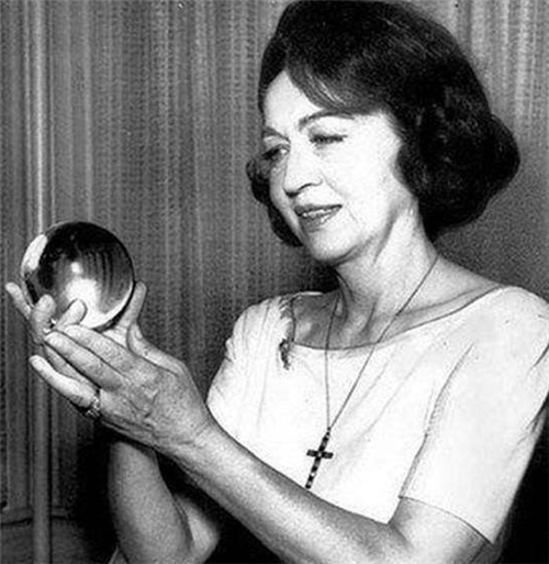 【袁天罡】真是泄露天机？比袁天罡还厉害的美国占星师，临终前这样预言中国