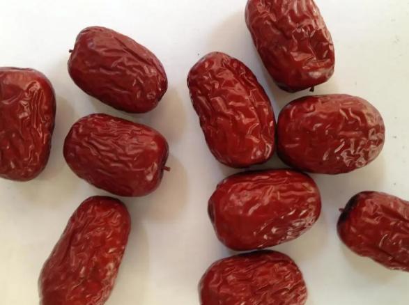 睡眠|常吸烟的人，“睡觉”有3个表现，肺已严重损伤，不要继续吸烟了