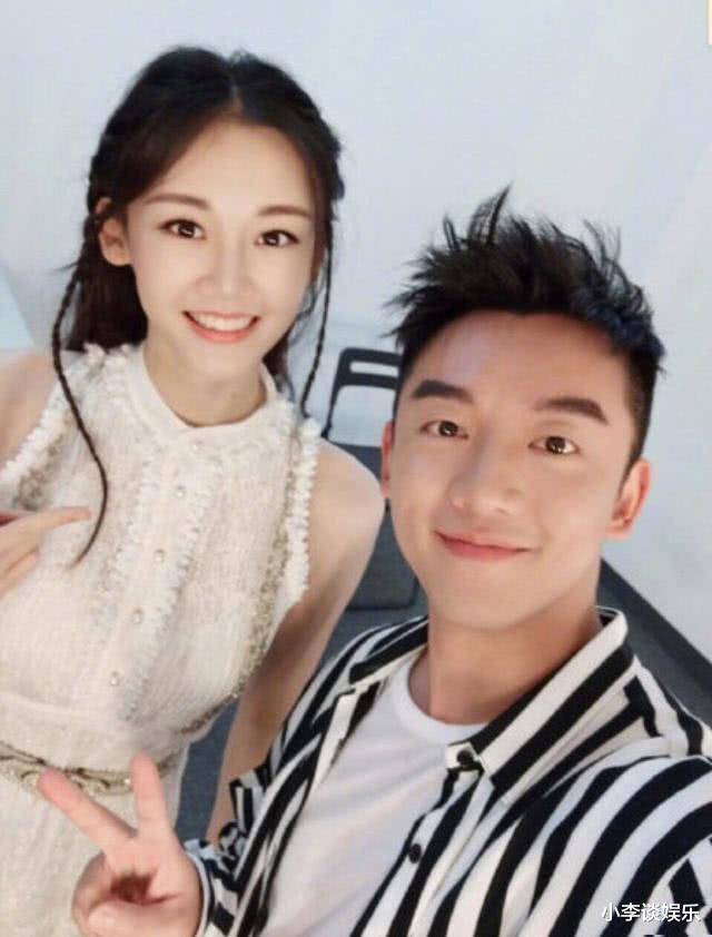 [郑恺]?郑恺首晒婚后生活，在苗苗的别墅区跑步，苗苗将庭院打理得像花园