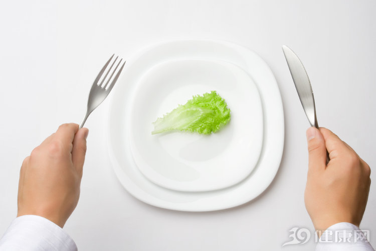 水果：不吃晚饭的人，会更长寿吗？医生：2个晚饭错误，反而更“折寿”