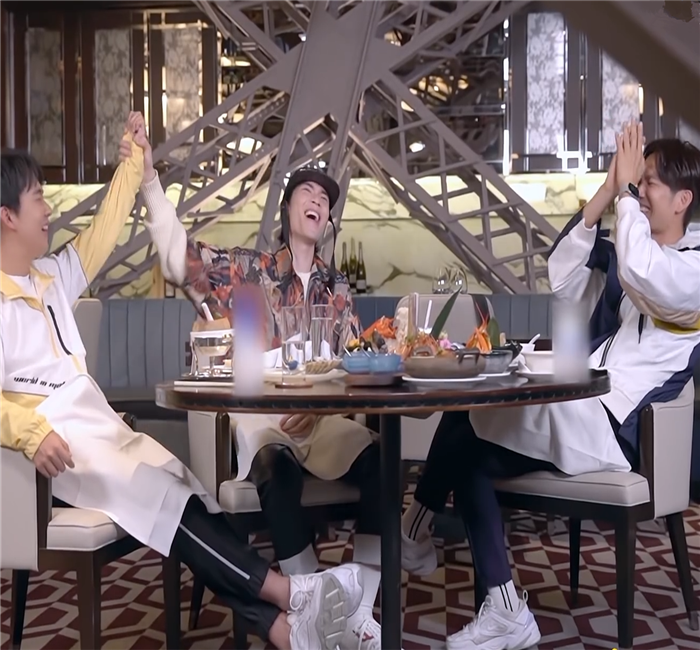 郭麒麟“炫富”，讲述10分钟买跑车经历，注意钟汉良萧敬腾的表情