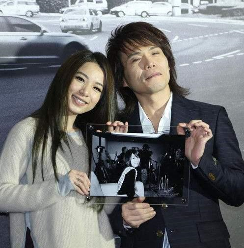 华语乐坛|全靠粉丝唱，华语乐坛摇滚教父的伍佰，是那个年代砸碎巨石的温柔