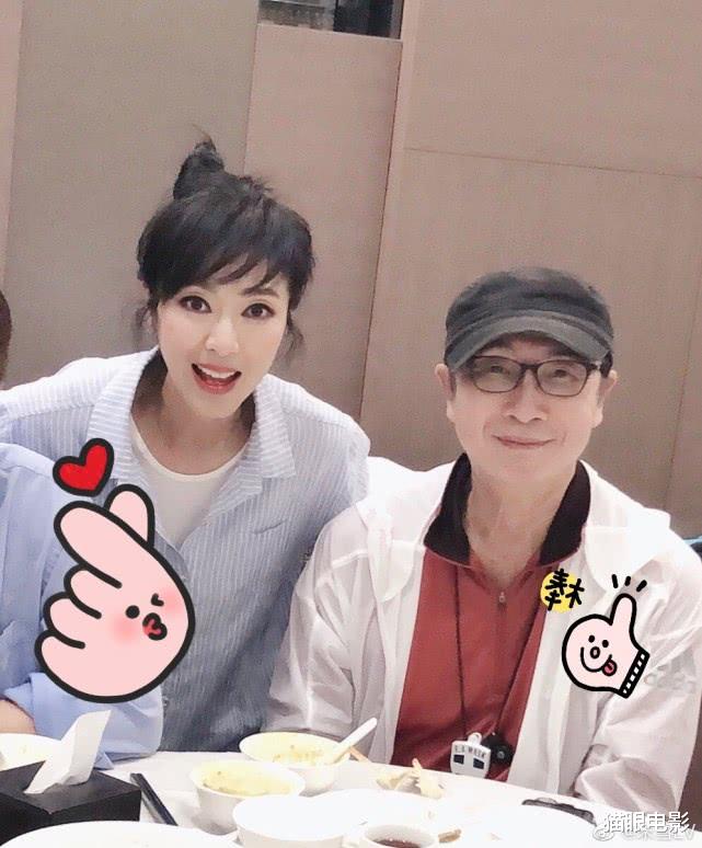 [米雪]64岁米雪与老友聚会，化浓妆遮老态，70刘松仁中风后罕露面