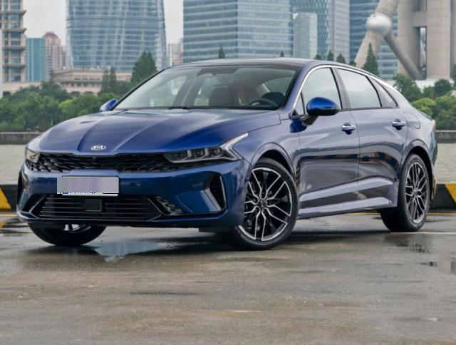 起亚K5|全新起亚K5预售开启，16.18万，空间是亮点，放弃雅阁就等它