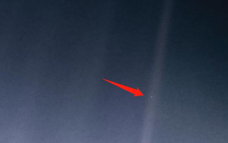 「旅行者」已飞222亿公里，旅行者1号传回的最后一张照片，引起人类思考！