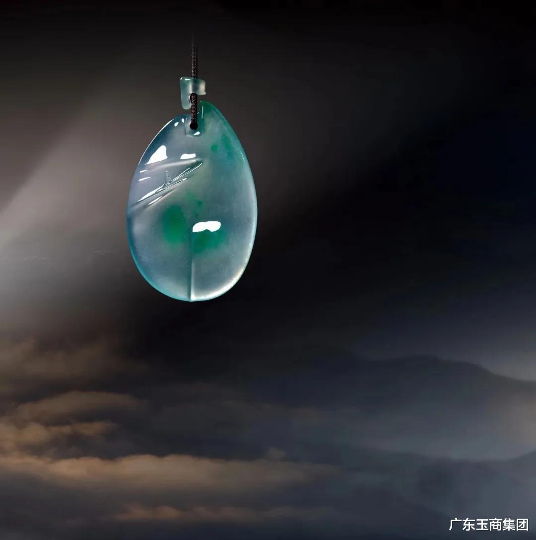 翡翠▲从原石到成品,随形边角料又美出了新境界!