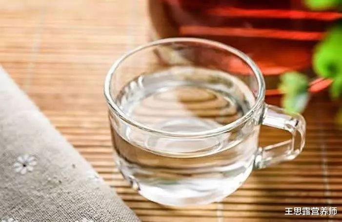 致癌物|“隔夜”的白开水能不能喝？当然能，不能喝的是这2种水