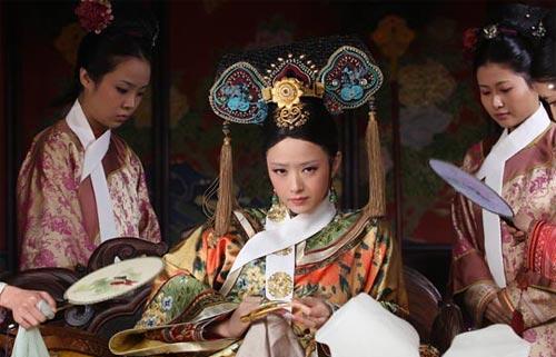 甄嬛传|重温《甄嬛传》：九年后才理解，华妃为何一生要活得如此跋扈骄纵
