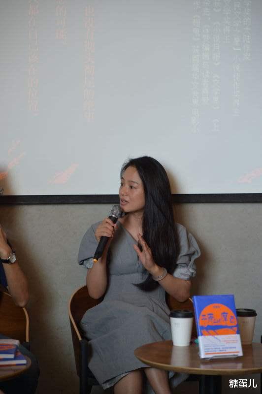 周韵|周韵走下神坛，剪了这要命的刘海，成了最没气质的中年妇女！