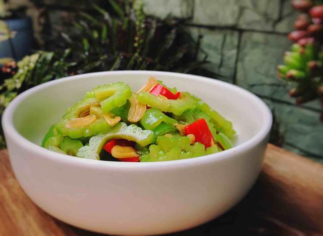 『香菇』入夏后，这菜我家一周吃3次，雷打不动，清肠刮油，小腹平坦了