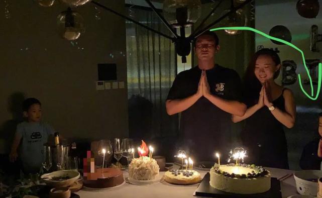 向佐|杜江霍思燕评论区沦陷，网友质疑女儿代孕一事，两口子闭口不谈！