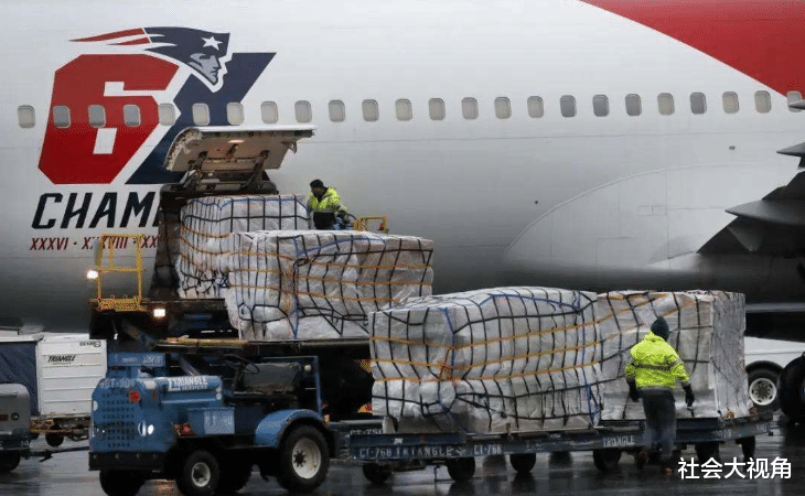 [美国]确诊人数突破132万！美国又调转枪口，美军全副武装：不赔偿就开战！