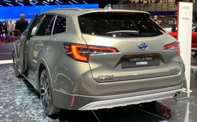 宝马3系■宝马3系Out?丰田终于亮出“王炸”,后排放倒就是床