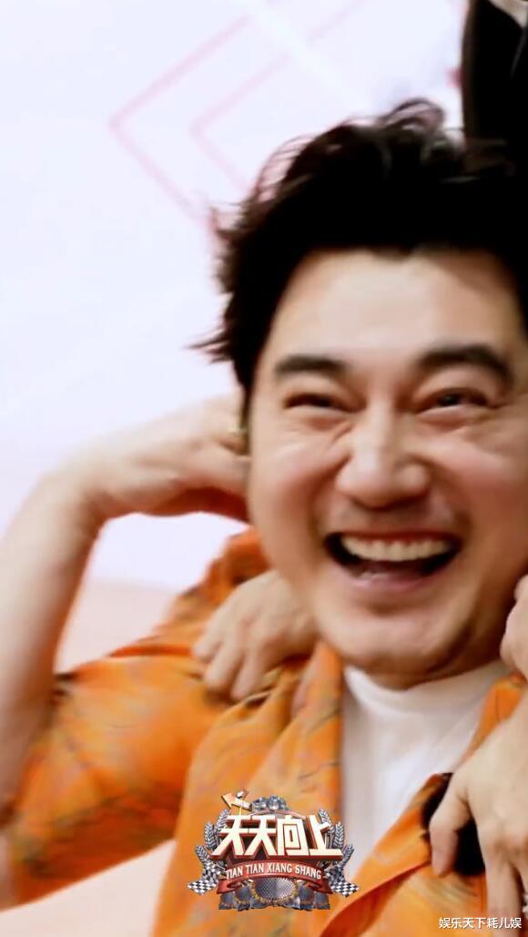 王一博|天天向上:钱枫偷拍dance组进度,王一博“鹰眼”抓包,反应很欢乐