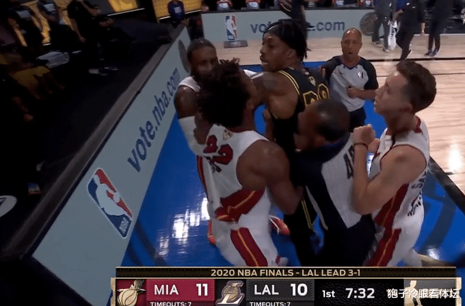 勒布朗·詹姆斯|0+1+0+0+0+3失误+4犯规 生死时刻两致命失误毁掉比赛 詹姆斯都看傻了