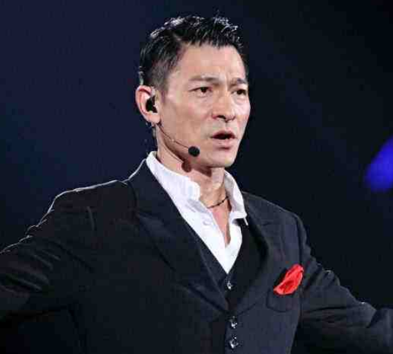 黄家驹|黄家驹低谷期为刘德华写下了这首歌,火了有29年,成了一代经典