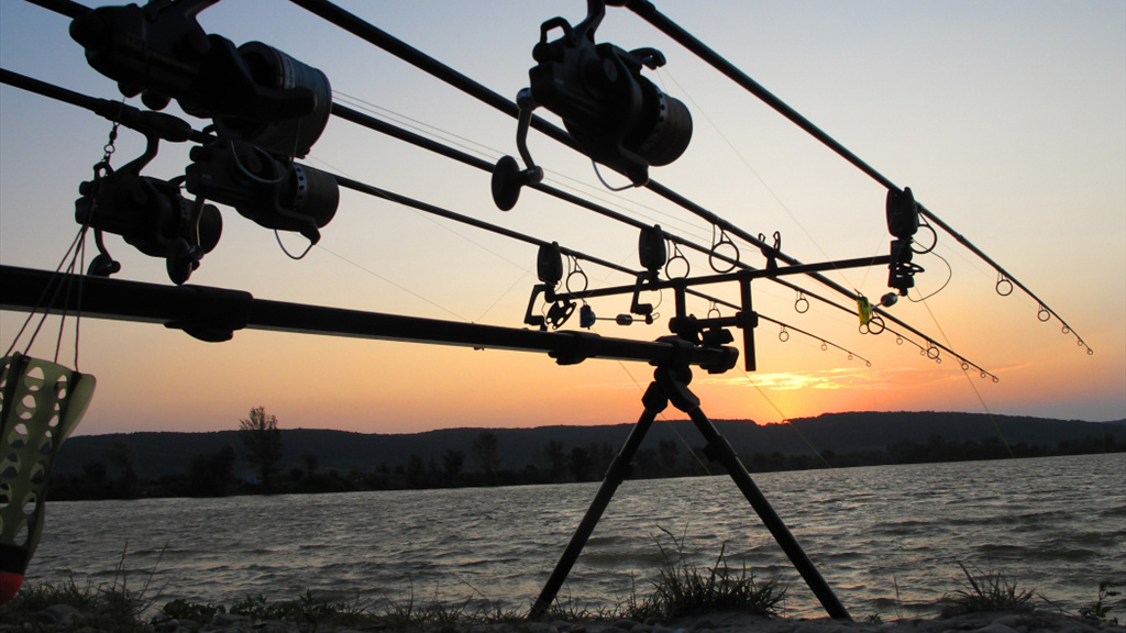 |渔具市场排行前三，最受钓友喜爱的三款鱼竿，你更喜欢哪一种？