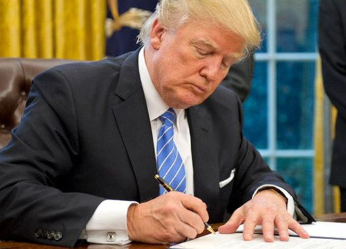 #美国国债#中国减持1350亿美债后，俄罗斯“清仓”美债！特朗普笑不出来了