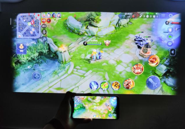 大屏|国产电视强势崛起!百寸大屏2000ANSI流明,海信也得服