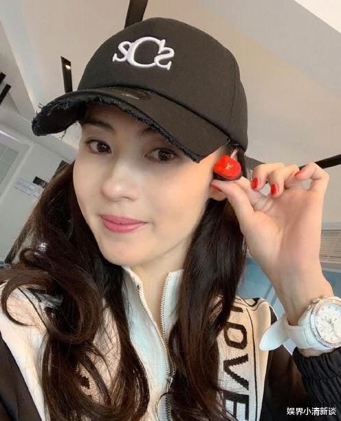 李嫣：张柏芝机场偶遇王菲女儿，李嫣脱口而出的称呼，暴露真实家教