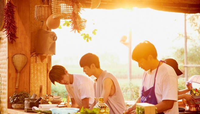 『向往的生活第四季』向往的生活4败笔频现，嘉宾赶通告斗地主凑剧情，广告冲淡小怡然