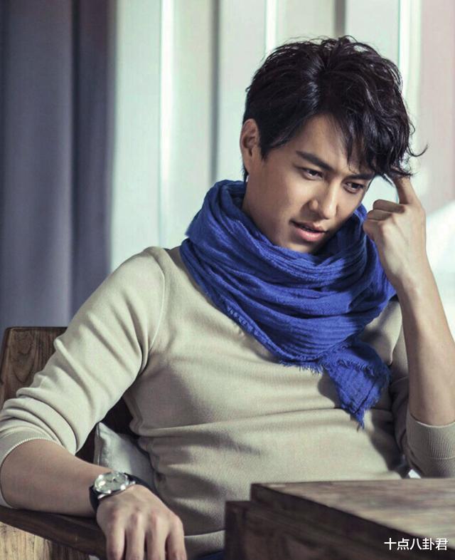 靳东■靳东：离开大9岁的江珊，娶二婚女李佳，如今生两个儿子很幸福