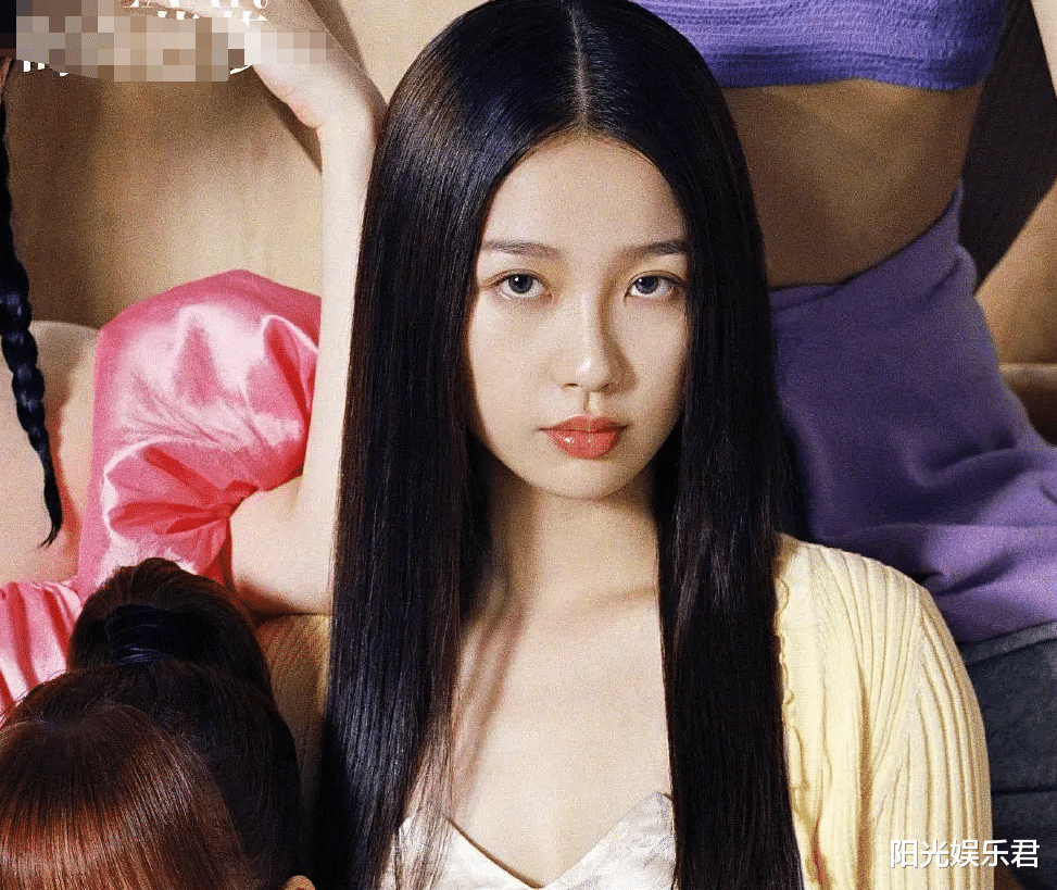 [美甲]《青你２》前九名拍杂志，大家都弱化眼妆，只有金子涵像开了美颜！