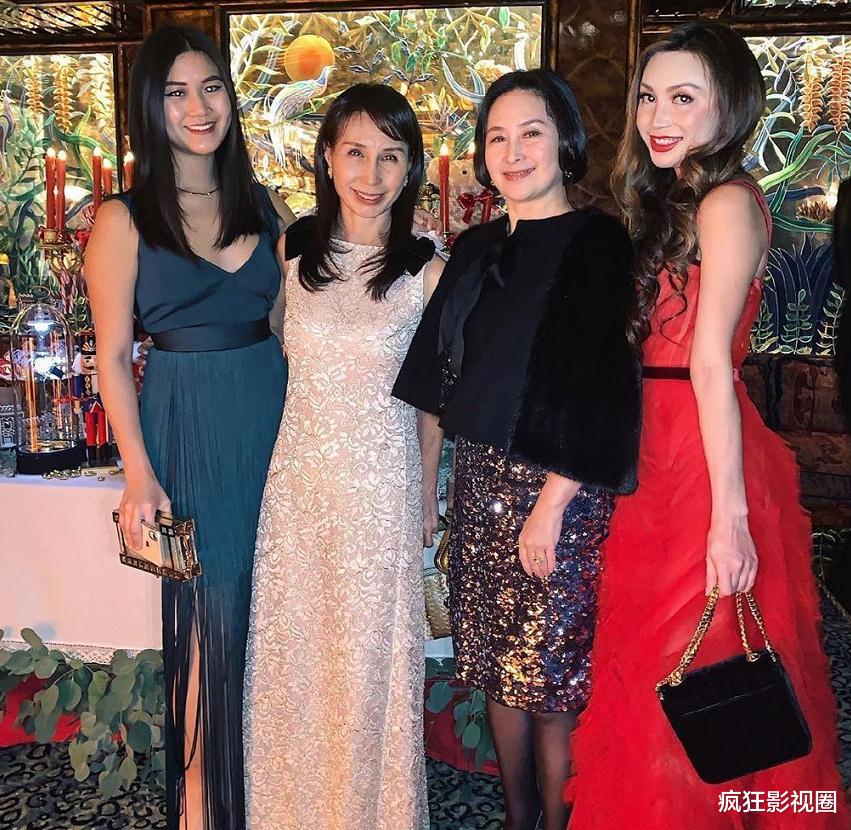 赌王|赌王78岁生的小女儿“真人”长什么样？何超欣近照曝光，气质像四太