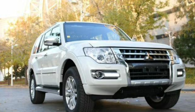 「丰田普拉多」不该忽视的越野王!入华22年基本0差评,曾卖到62万如今32万起