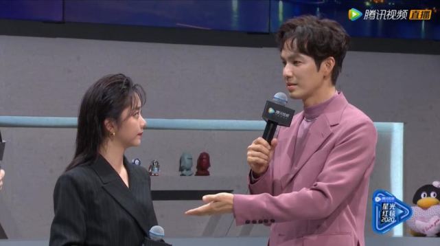 唐嫣|红毯竞艳，唐嫣复出肢体语言僵硬，乔欣跟张嘉倪的礼服一言难尽