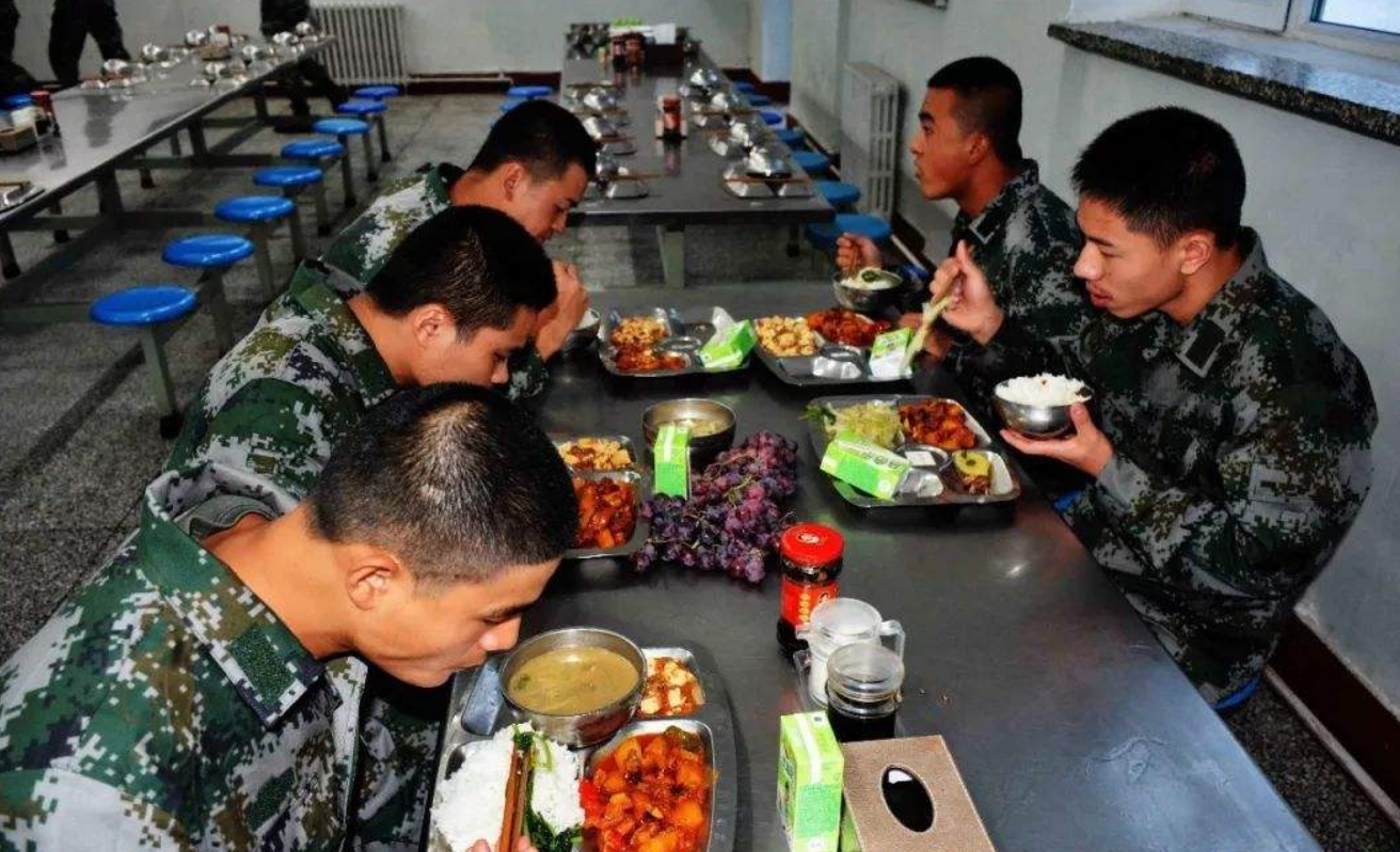军人|中俄日韩越印六个国家的军人伙食，印军的伙食太寒酸了