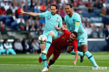 曼联：意甲第一中场6折出售引英超三雄哄抢，博格巴今夏若离队曼联定买他