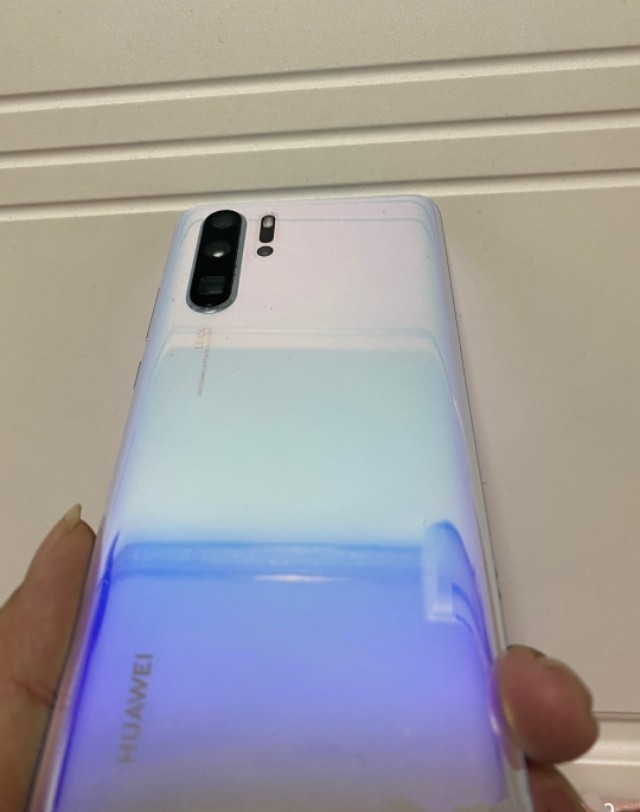 华为|三千元购买机皇P30PRO曲面屏+50倍数字变焦简直美滋滋！