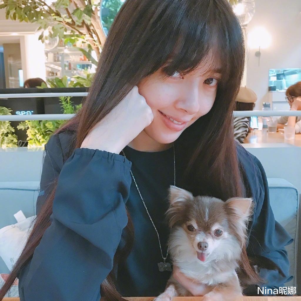 郭碧婷|郭碧婷爆怀孕后首次晒照，穿黑衣秀狗也不愿露肚真气，纯素颜好美