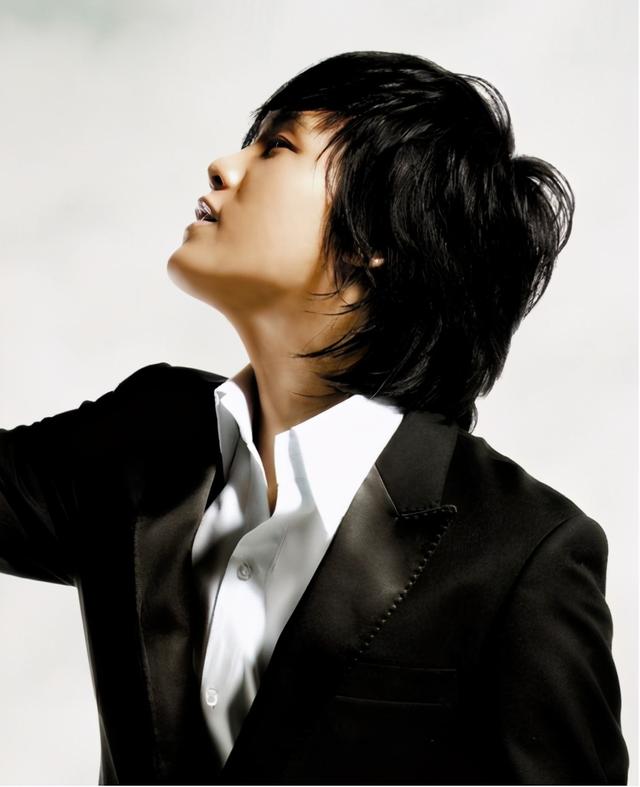 郑源|14岁开演唱会，拒绝春晚邀约的“情歌王子”郑源，如今怎样了？