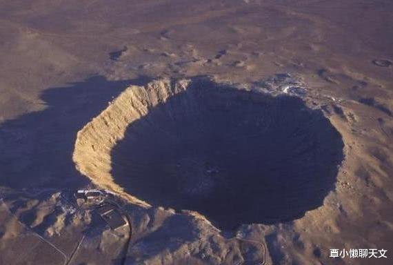 陨石坑▲为何陨石都坠落在荒野，却很少掉在大城市？难道有力量在保护我们？