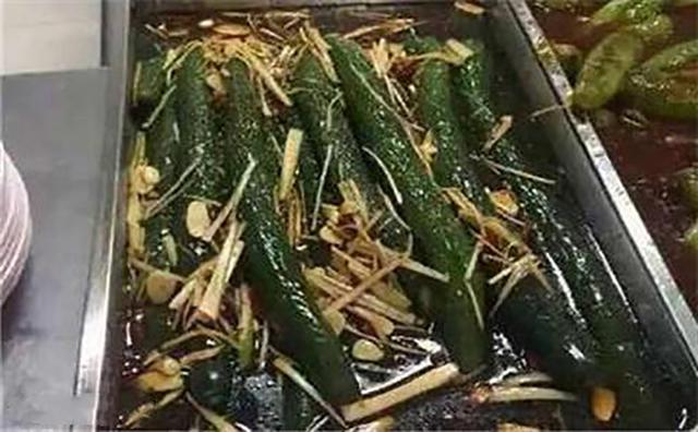 『炒饭』食堂又出新菜了，抓紧来排队，大学生：这菜，妈见打，爸见抽