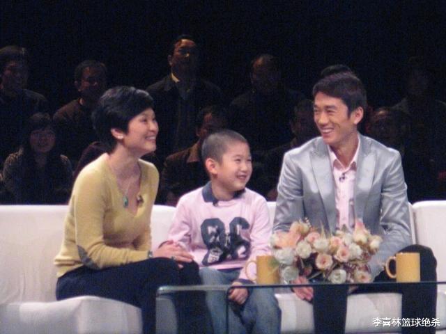 『刘国梁』曾力挫邓亚萍！她联手刘国梁夺冠，嫁给足球名将，儿子是网球天才