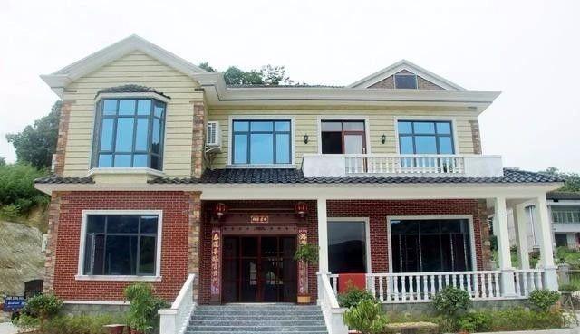 湖南大叔逃离北京, 回乡建百万豪华别墅, 全村人围观!