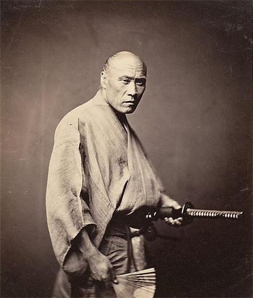 日本|百年前日本武士旧照：平均身高仅1米6，面露凶光，女武士确实漂亮