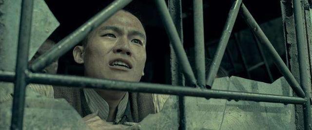 八佰|错过《八佰》的2位演员：一个耍大牌成就唐艺昕，一个镜头被删光