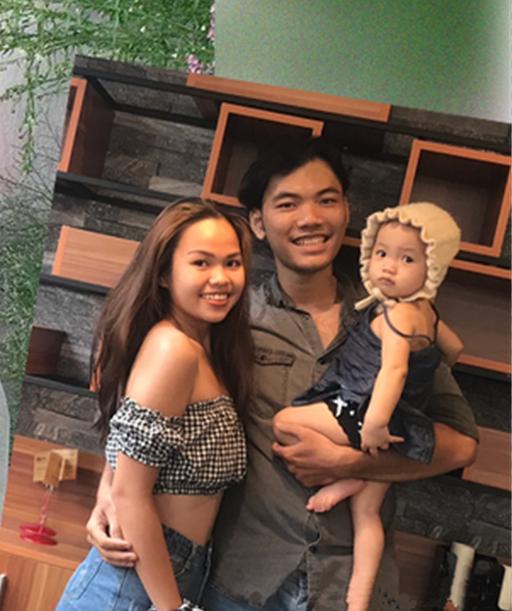 睹图|男子上学时追求女生被拒,如今对方成单身母亲终于同意在一起