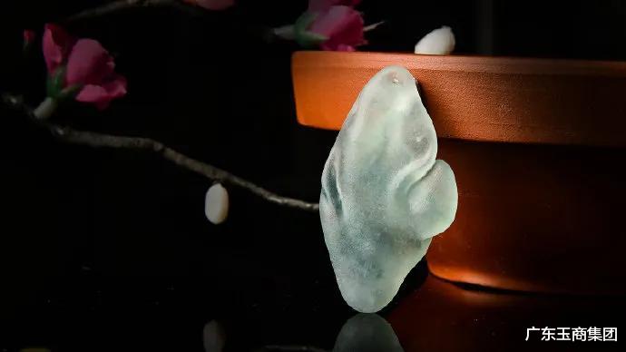 翡翠▲从原石到成品,随形边角料又美出了新境界!
