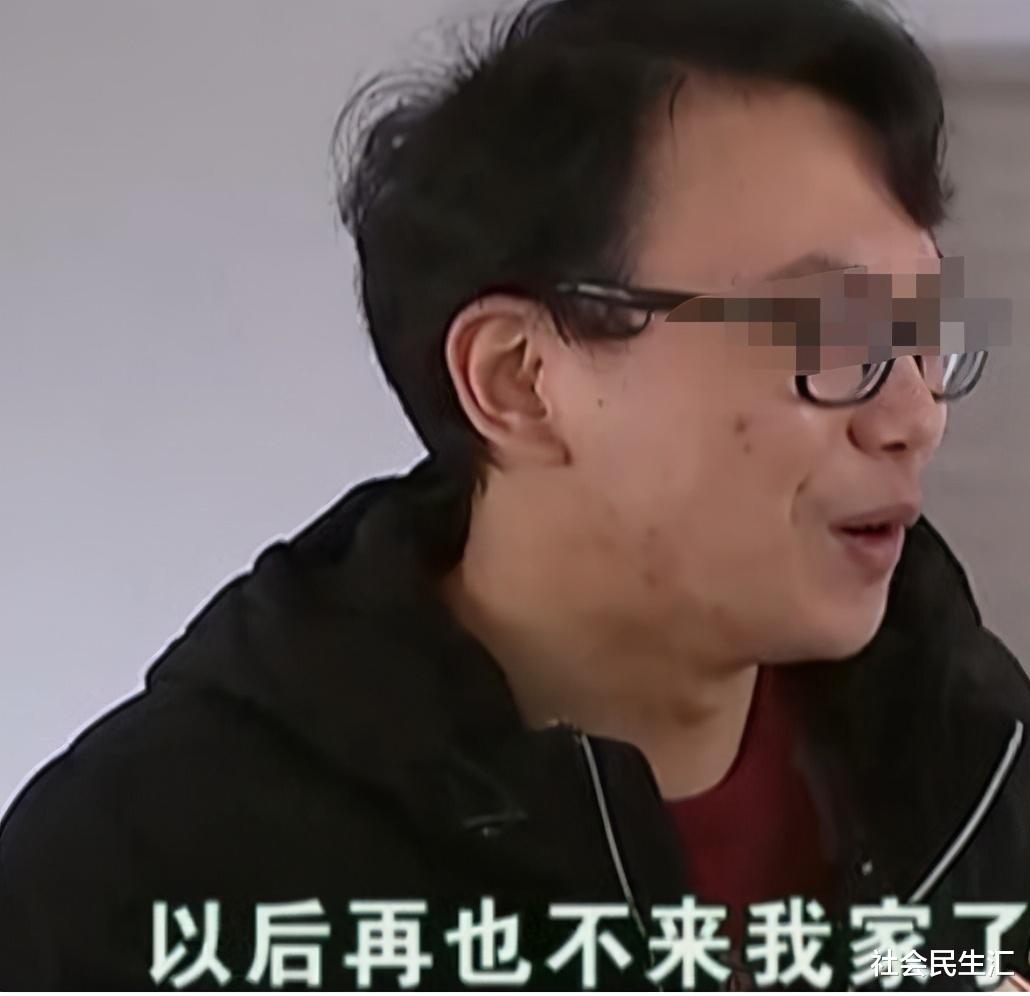 聚会|男子和3个女孩在家聚会，卫生间瓷砖却掉了，装修公司：震动导致